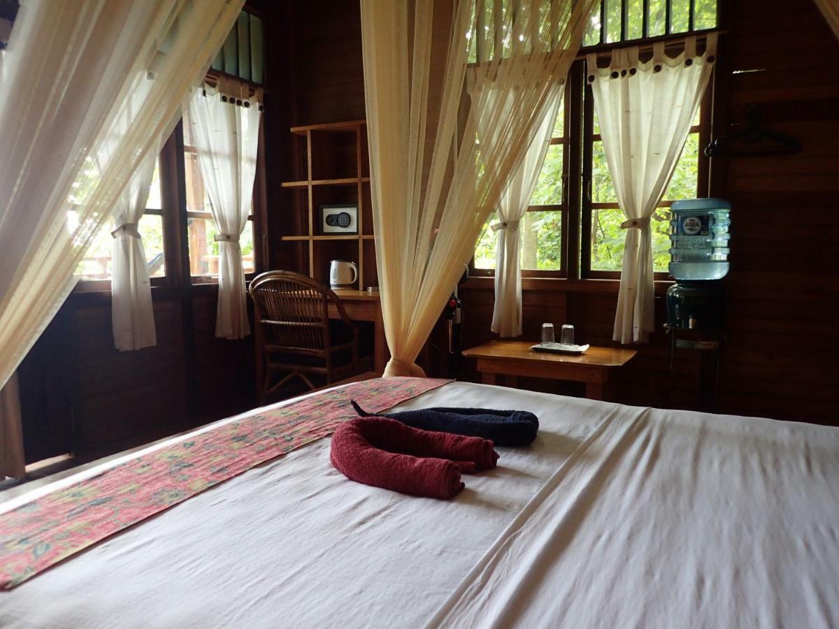 Two Fish Resort Lembeh Bitung Exterior photo